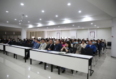 致敬勞模 - “點贊”我心目中的勞模，讓勞模精神發(fā)光！